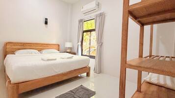 In-room safe, desk, laptop workspace, free WiFi