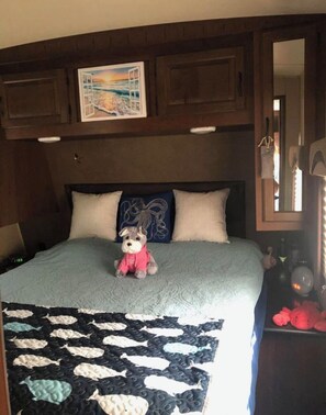 1 bedroom, iron/ironing board, WiFi, bed sheets - South Lake Charles, Serene & Peaceful RV (Lake Charles)