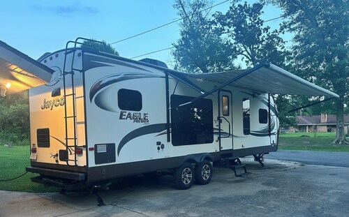 South Lake Charles, Serene & Peaceful Travel trailer- icy cold
