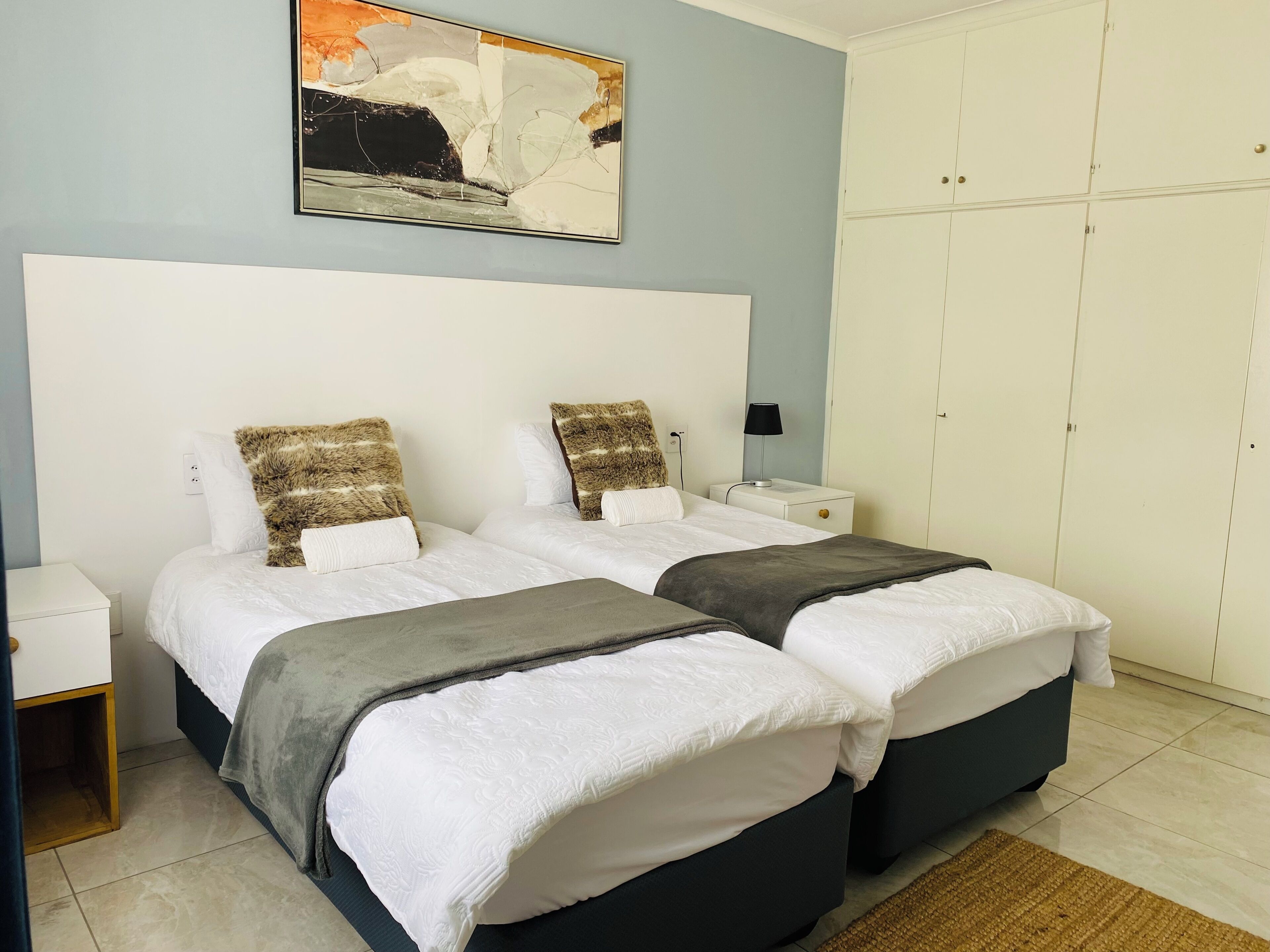Iron/ironing board, internet, bed sheets
