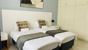 Iron/ironing board, internet, bed sheets