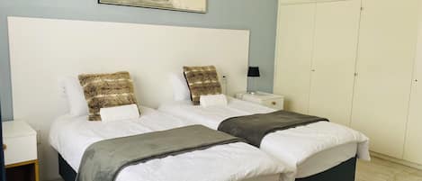Iron/ironing board, Internet, bed sheets