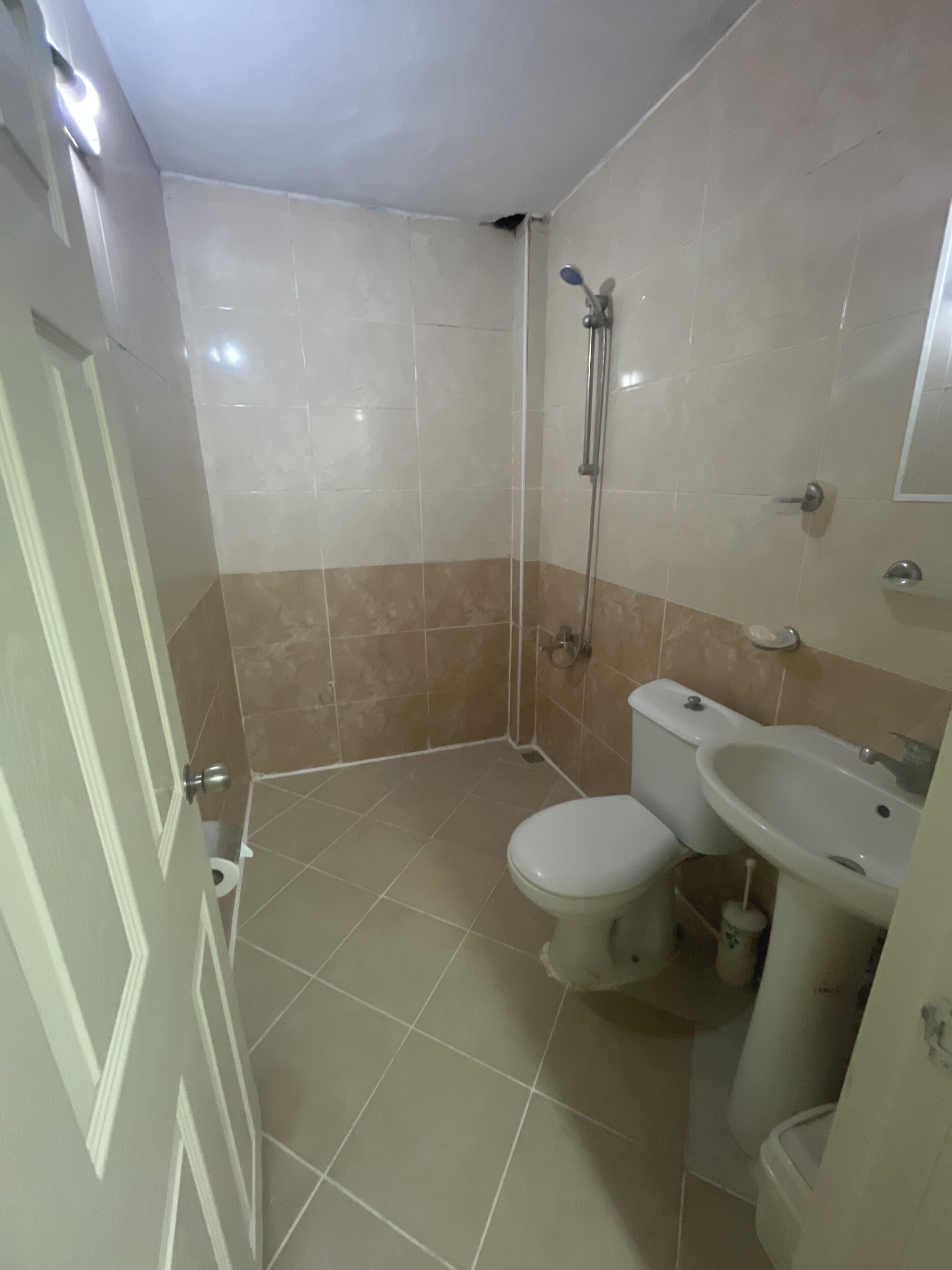 Classic-Zweibettzimmer, Balkon, Stadtblick | Badezimmer