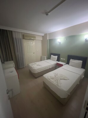 Classic Twin Room, Balcony, City View | Free WiFi - aargau otel (Kusadasi)