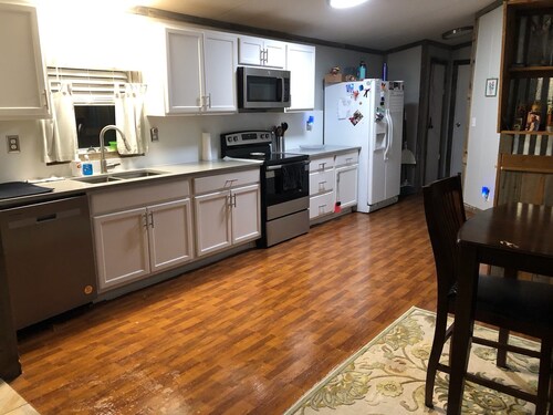 Charming 1-bedroom mobile home in Seguin perfect for relaxing getaway