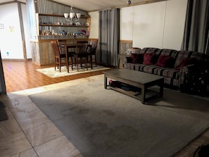 Living area - Charming 1-bedroom mobile home in Seguin perfect for relaxing getaway (Seguin)