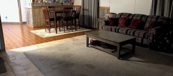 Charming 1-bedroom mobile home in Seguin perfect for relaxing getaway