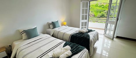Cortinas opacas y sistema de insonorización
