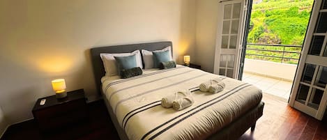 Blackout drapes, soundproofing, iron/ironing board, free WiFi