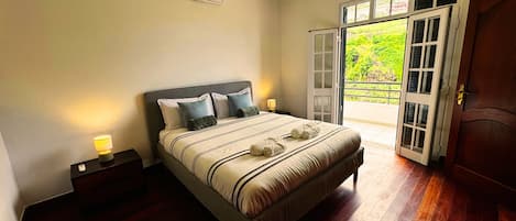 Blackout curtains, soundproofing, iron/ironing board, free WiFi