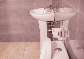 Ducha, toallas, jabón, shampoo