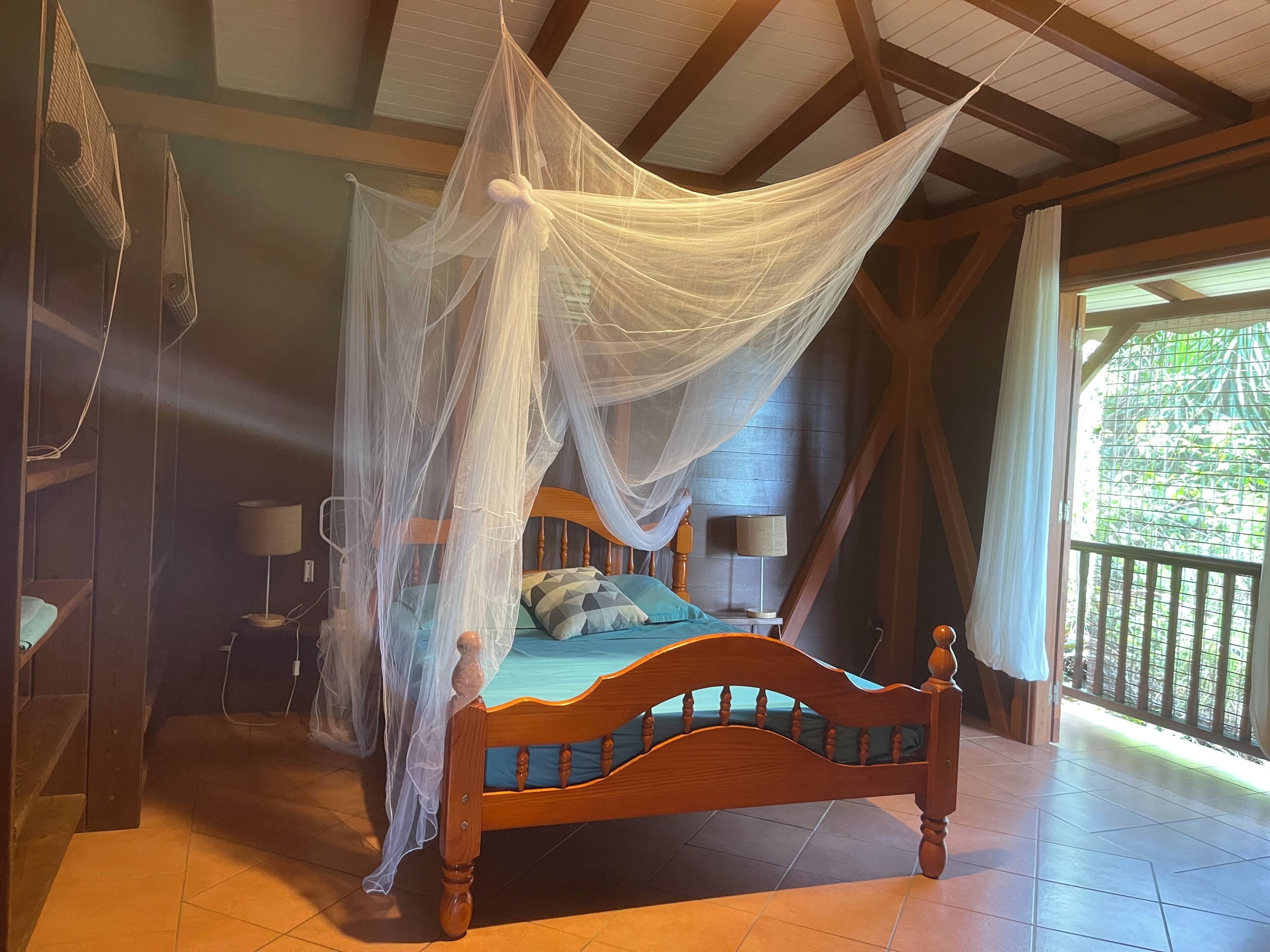 2 habitaciones, tabla de planchar con plancha, wifi y ropa de cama 