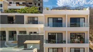 Unclassified image, 2 of 11, button - Just a few steps from Arrocito Beach, with amenities, a pool, internet, and parking. (Santa María Huatulco)