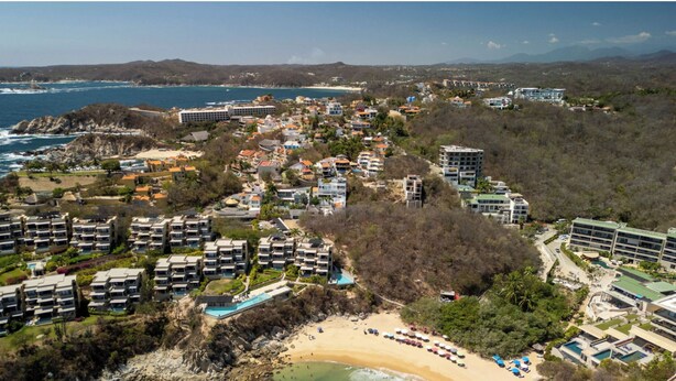 Unclassified image, 1 of 11, button - Just a few steps from Arrocito Beach, with amenities, a pool, internet, and parking. (Santa María Huatulco)