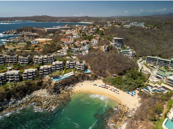 Beach - Just a few steps from Arrocito Beach, with amenities, a pool, internet, and parking. (Santa María Huatulco)