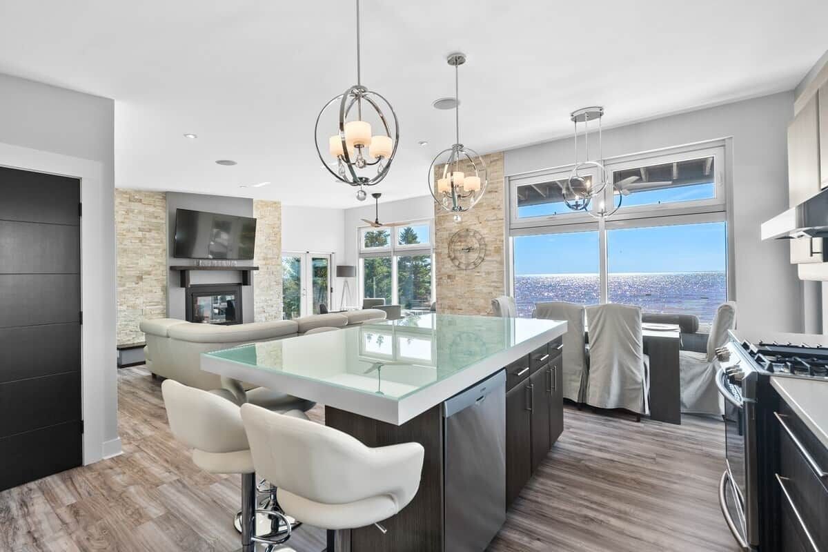 Kitchen island (seating for 6)