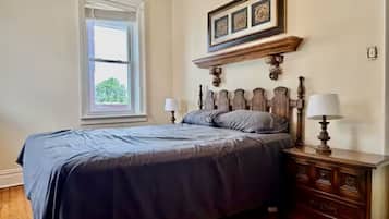 Iron/ironing board, internet, bed sheets