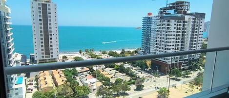 Family Condo, Sea View | Premium bedding, down comforters, in-room safe, iron/ironing board