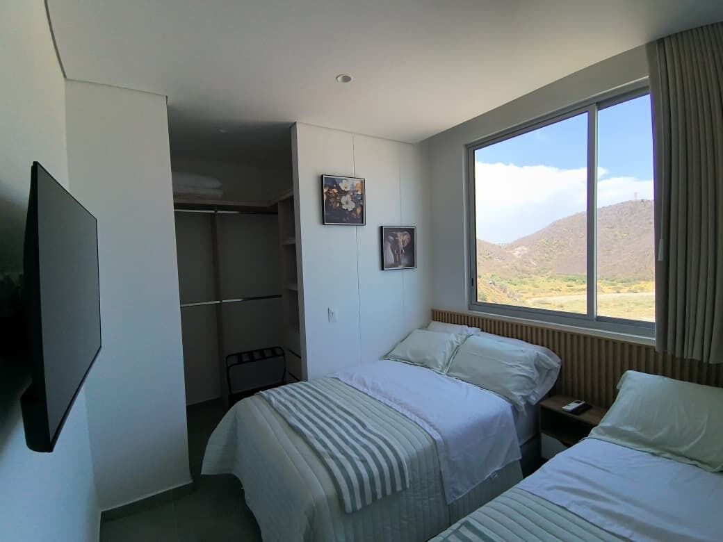 Apartamento familiar, vistas al mar | Ropa de cama de alta calidad, edredones de plumas, caja fuerte