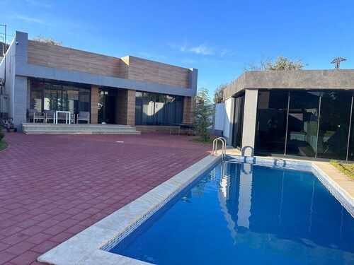 Villa warm pool