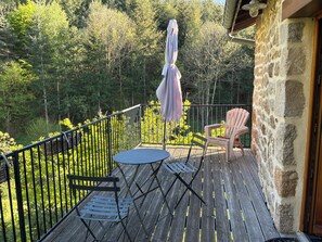 Property grounds - Small stone cottage in the heart of nature - Ardèche Verte (Belsentes)