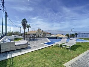 Outdoor dining - Zen House By The Madeira Luxury Collection (Arco da Calheta)