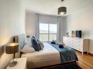 3 bedrooms, iron/ironing board, Internet, bed sheets - Zen House By The Madeira Luxury Collection (Arco da Calheta)