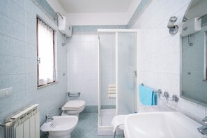 Bathroom - Casa Apollonia - Three Bedroom House, Sleeps 5 (Riola Sardo)