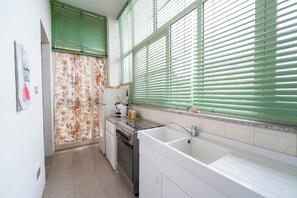Private kitchen - Casa Apollonia - Three Bedroom House, Sleeps 5 (Riola Sardo)