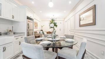Deluxe Apartment | Dining