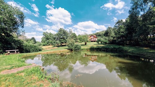 chalet à la campagne avec de l'espace extérieur