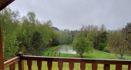 chalet à la campagne avec de l'espace extérieur