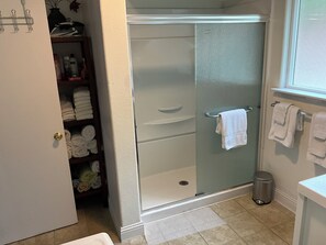 Hair dryer, towels, soap, toilet paper - River Dune retreat (Smith River)
