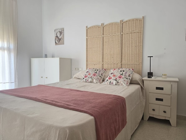 2 bedrooms, iron/ironing board, WiFi, bed sheets
