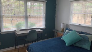 2 bedrooms, desk, iron/ironing board, travel cot - 5 min to Warren Dunes! Private Wooded Retreat w/ Sunroom, Firepit & Fireplace (Shorewood-Tower Hills-Harbert)