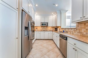 Microwave, oven, stovetop, dishwasher - The Preserve at St. James Bay 3/3 (CARRABELLE)