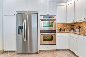 Microwave, oven, stovetop, dishwasher - The Preserve at St. James Bay 3/3 (CARRABELLE)