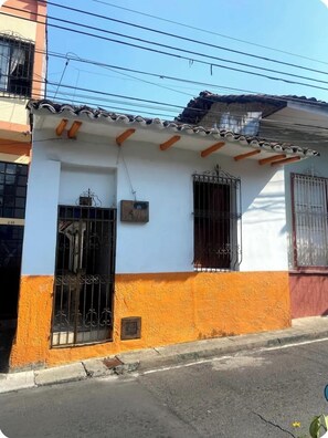 Exterior detail - Casa feliz  (Cali)