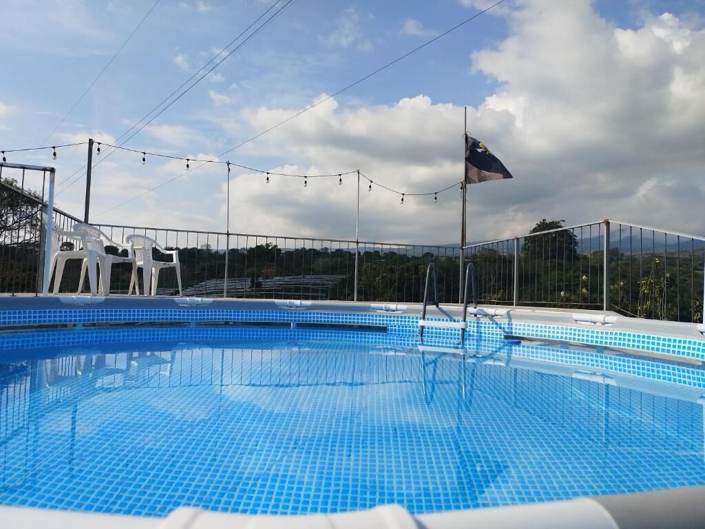 Utendørsbasseng