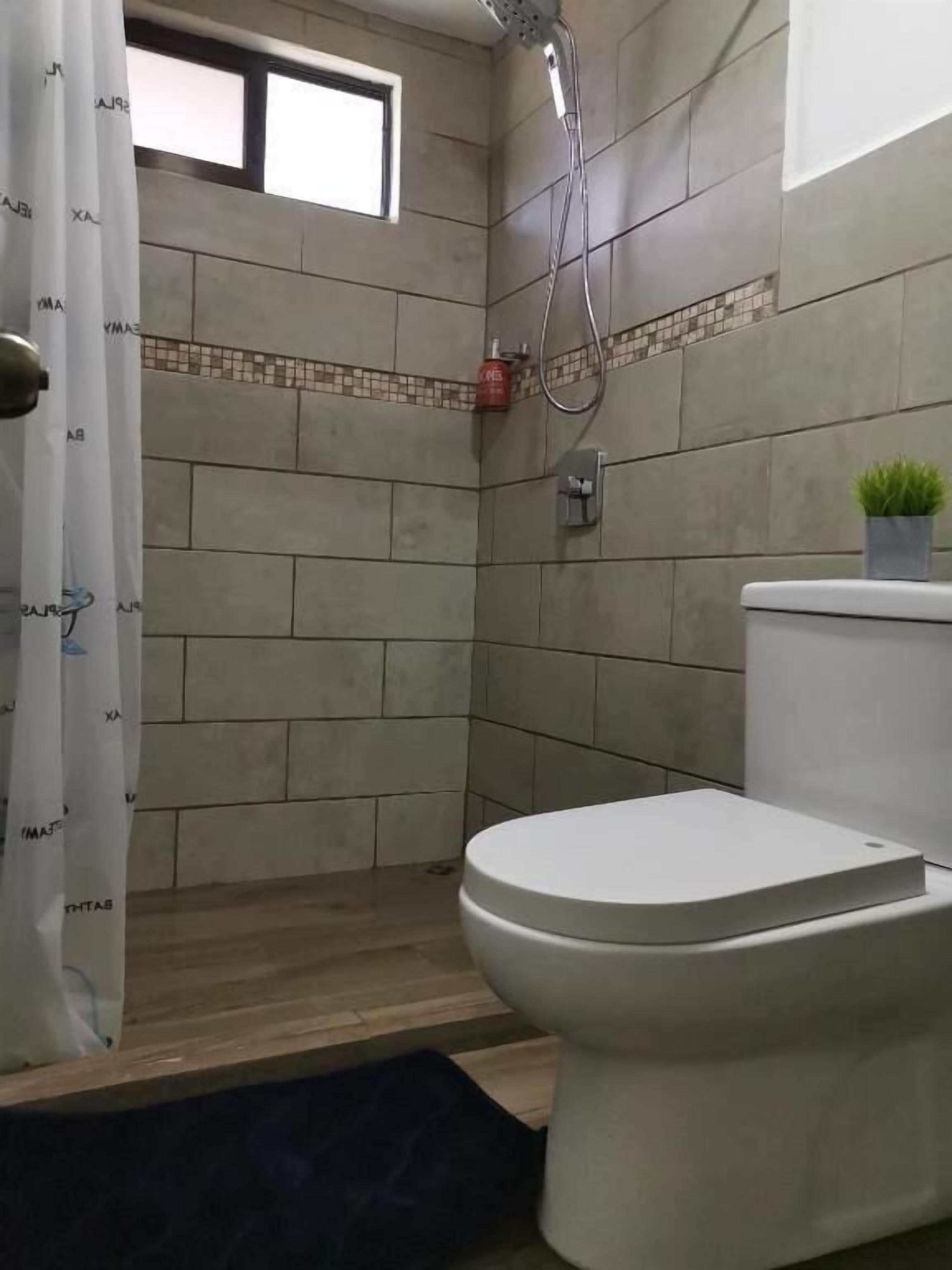 Chambre Double Classique, patio, vue jardin | Salle de bain