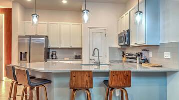 Townhome, Multiple Beds, Pool Access, Pool View (10461ET-SVH) | Private kitchen