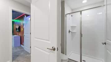 Townhome, Multiple Beds, Pool Access, Pool View (1112CD-SVH) | Bathroom