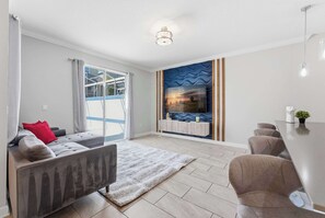 Casa adosada, varias camas, acceso a la piscina, vistas a la piscina (1112CD-SVH) | Zona de estar
