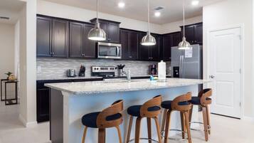 Townhouse, Beberapa Tempat Tidur, dapur, pemandangan kolam renang (706GL-SVH) | Dapur pribadi