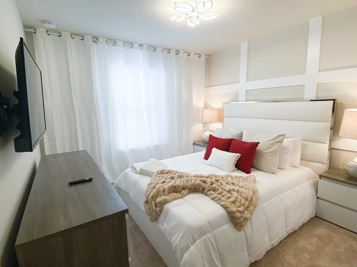 Townhome, Multiple Beds, Kitchen, Pool View (706GL-SVH) | 5 bedrooms