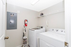 Townhome - flera sängar - tillgång till pool - utsikt mot poolen (8553CC-SVH) | Interiör