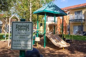 Children's area - Emerald Island Townhouse With Pool & Fast Wifi (Kissimmee)