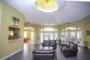 Townhome - flera sängar - tillgång till pool - utsikt mot poolen (8553CC-SVH) | Lobby