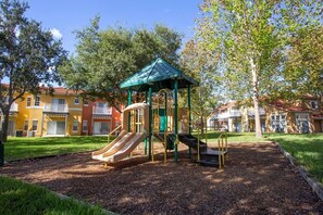Children’s area - Emerald Island Townhouse With Pool & Fast Wifi (Kissimmee)