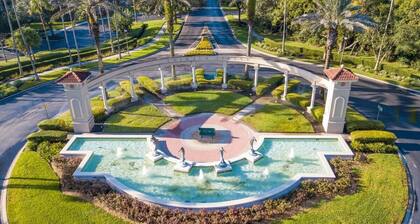 Emerald Island Townhouse With Pool & Fast Wifi
